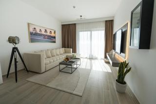 Luxury 1BDR Apartment in Yas Island with F1 & Ferrari World Stunning Views - Abu Dhabi - 0