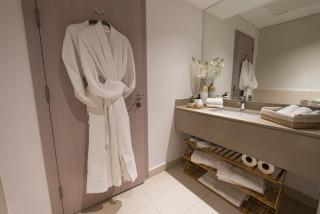 Luxury 1BDR Apartment in Yas Island with F1 & Ferrari World Stunning Views - Abu Dhabi - 9