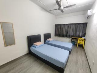 CLP perai Roomstay near Sri Muniswarar temple - Perai - 0