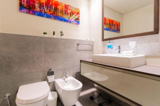 Modern Space With Free WiFi & Parking - 6