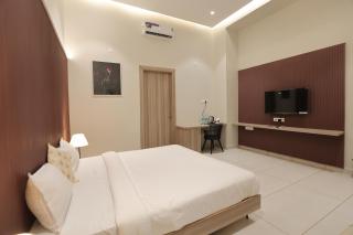 Vaishnav Hotel - Latur - 7