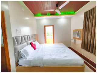 HOTEL THE ASHRAY Near Golden Sea Beach And Jagannath Temple - Fully Air Conditioning Hotel - All Rooms Spacious & Luxuary - Lift - Restaurant and Parking Facilities - A Top Rated Luxuary Hotel - Puri - 2