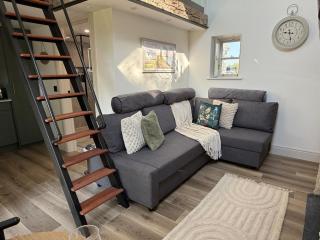 Holly Cottage Cozy Loft - - 7