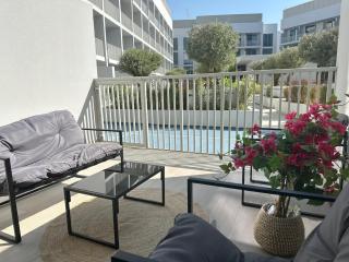 Thrivehomes Stylish Modern Studio Urban Living - 8