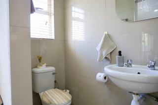 Cozy Garden Cottage - Durbanville, Cape Town - 6