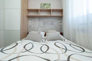 Spacious Two-Bedroom Apartment with 2 Parking Spaces by Noclegi Renters - Danzig - 9