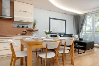 Spacious Two-Bedroom Apartment with 2 Parking Spaces by Noclegi Renters - Danzig - 3