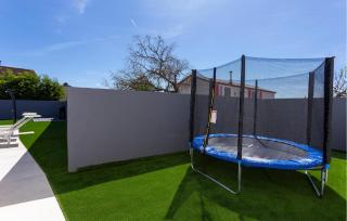 Lovely Home In Valbandon - 2