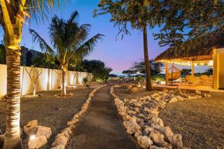 Pelican Beach House by Bocobay Seafront LUX 4BD - Palm-Eagle Beach - 0
