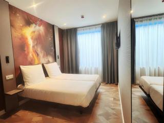 Nebula Hotel by Ine's - 5