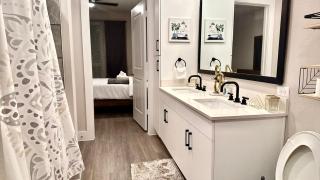 Modern 2- Bed Apt Pool & Gym - Austin - 7