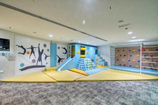 Luxury Stay 1BDR Apartment with Pool & Gym in Waters Edge - Abu Dhabi - 9