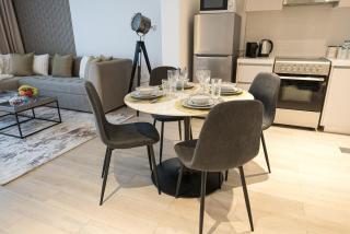 Luxury Stay 1BDR Apartment with Pool & Gym in Waters Edge - Abu Dhabi - 1