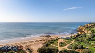 Bright 1BDR Apartment with Sea View by LovelyStay - Armação de Pêra - 5