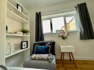 Perfect Base for Work & Leisure in Newport! - Newport - 7