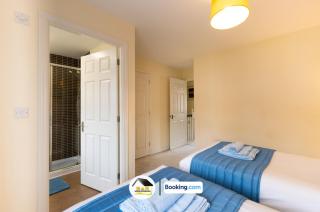 3 Bedroom House By B and R Serviced Accommodation Amesbury With Super fast Wi-Fi 145Mbps - Amesbury - 1