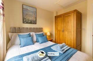 3 Bedroom House By B and R Serviced Accommodation Amesbury With Super fast Wi-Fi 145Mbps - 2