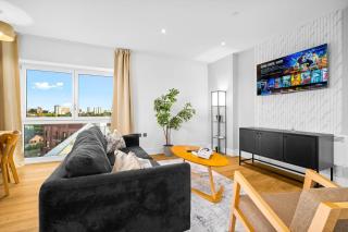 New Luxury 2 Bedroom Apartment - Juliet Balcony - Fast WiFi - Netflix 706SW - 9