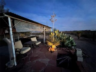 Hole in the Wall Getaway - USA Mexico Border Campsite - Columbus - 0