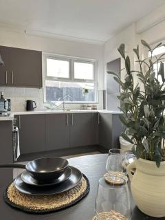 Modern Apartment Near Newport City Centre! - Newport - 4