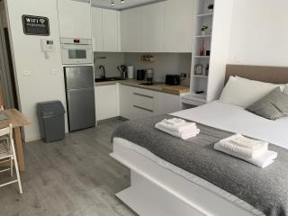 New CP Top floor luxury studio - 8