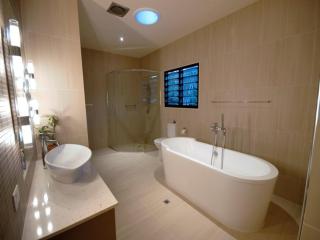 Solterra Estate Luxury Sunshine Coast Oasis Close to Airport and Beach - Mudjimba - 3
