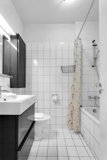 Bright 1BR Apartment with a View - Reykjavik - 5