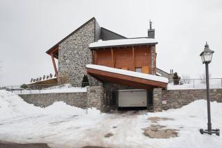 Austen - Chalet by Cardi Suites - 5