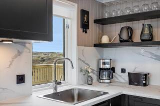 Scenic 3BR Summerhouse w HotTub Near Golden Circle - 1