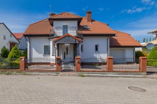 Willa Janiska - by Jantar Apartamenty Kołobrzeg - Colberga - 0