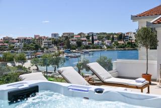 Villa Rozana - Beachfront Wellness Retreat - Seget Vranjica - 0