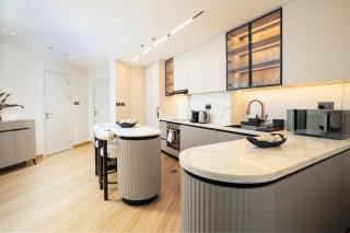 Sophisticated Urban 2-bedroom - 3