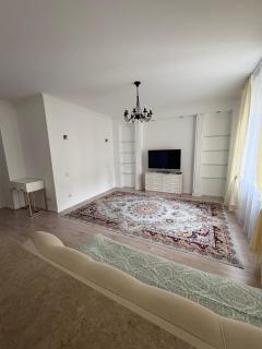 Светлая квартира с видом на горы - Almaty - 1