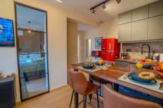 Boutique & Brand New Prime Location Park & Beach - 2