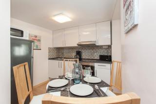 Principe Real 2 bedrooms 2 bathrooms, AIR-CON, Wi-Fi, 2nd floor - Lissabon - 3