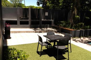 Urban Pulse 02 - Central and Cozy in Rosebank - Johannesburg - 9