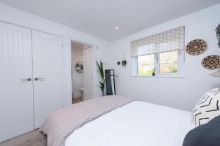 Bridge House - 1-Bed with Sofabed - Shottery - 1