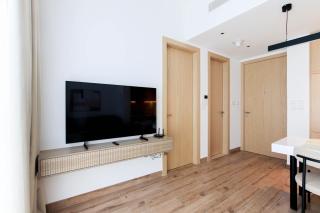 Modern Living in Oakley Square Fully Furnished 1BR - 8