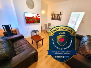 2 Bedroom Home Perfect for Work & Family Short Long-Term Stays Easy Access to Manchester, Oldham, Bury - Rochdale - 0