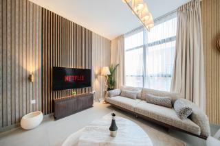 Apartment - 1BR Poolview - Sleeps 4 - 2WCs - Workstation - 9