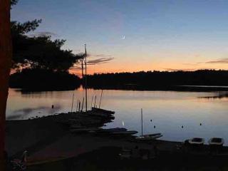 Cozy Cottage 1 Block Walk From Lake Naomi - Poconos Pennsylvania Area 2 hours from New York City or Philadelphia - Pets Welcome - Pocono Pines - 9