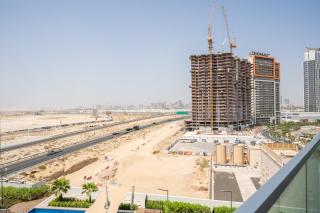 Stylish Studio with Pool View & Free Parking - Dubai - 3