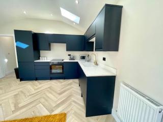 Modern 2BR Duplex with Garden in Cardiff Stylish and Relaxing Stay - Cardiff - 4