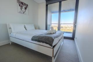 Modern Apartment with City View at Sydney Olympic Park - Sydney - 5