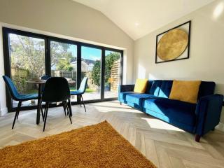Modern 2BR Duplex with Garden in Cardiff Stylish and Relaxing Stay - Cardiff - 1