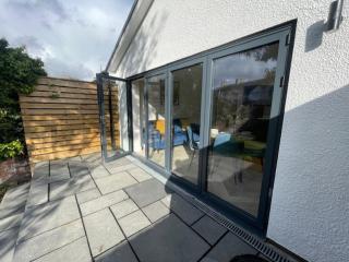 Modern 2BR Duplex with Garden in Cardiff Stylish and Relaxing Stay - Cardiff - 6