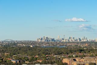 Modern Apartment with City View at Sydney Olympic Park - Sydney - 0