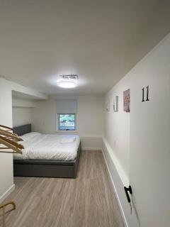 A Picturesque ground floor home surrounded by flow - Vancouver - 5