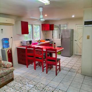 Nukuma'anu Vic's Guests house - 0