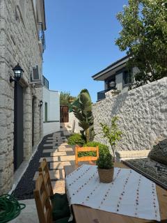 Çeşme'de Villa konforunda alaçatı taş ev tasarımlı sıfır eşyalı - Çeşme - 8